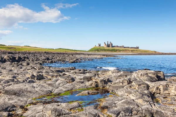 Northumberland Coast and Dunstanburgh Castle — Stock Photo, Image