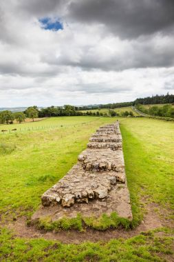 Hadrian Duvarı'nın bir bölümünü