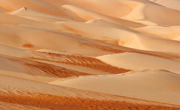 Schemi astratti delle dune nel quartiere vuoto — Foto Stock