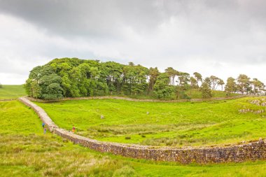 Hadrian Duvarı'nın bir bölümünü