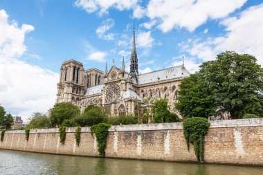 Paris 'teki Notre Dame Katedrali