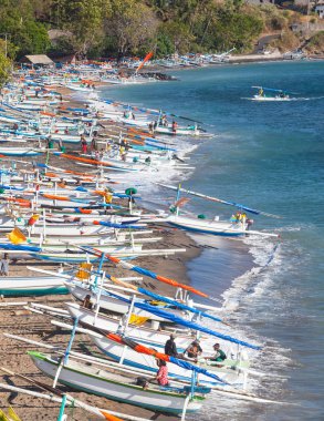 Geleneksel Jukunglar Bali sahilinde