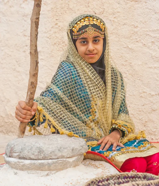 Muscat Oman Februar 2008 Porträt Einer Unbekannten Jungen Frau Traditioneller — Stockfoto