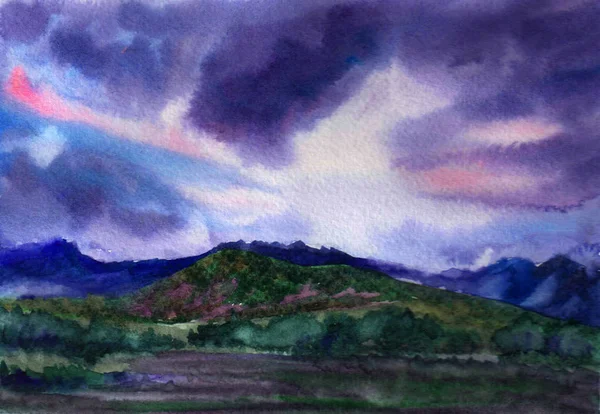 Akvarell kézzel rajzolt táj. Napkelte, hegyek, hegyek borított az erdő, napfény át a felhőkön. — Stock Fotó