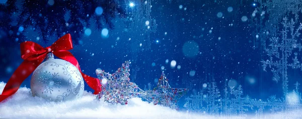 青い雪のクリスマス背景 — ストック写真