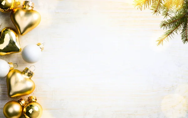 Vánoční složení; Vánoční dekorace a jedlové větve stromů zasta — Stock fotografie
