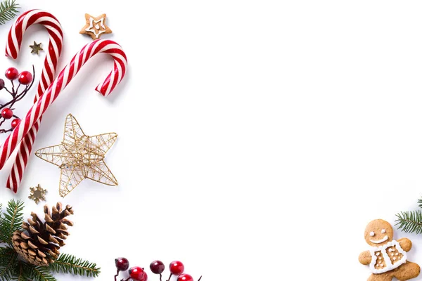 Vánoční dekorace a svátků sladký na bílém pozadí — Stock fotografie
