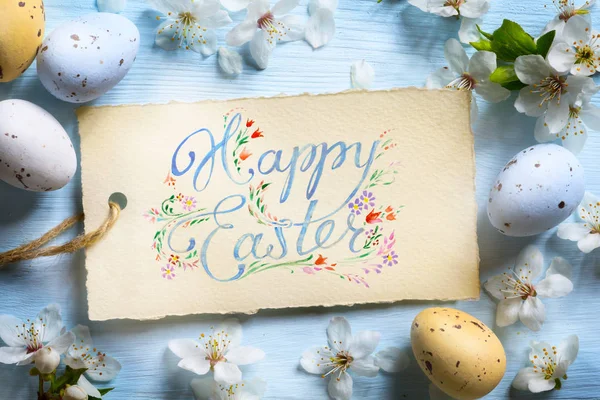 Happy Easter Background; Spring flowers and easter eggs — Stock Photo, Image