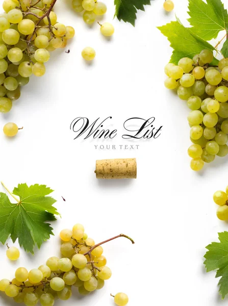 ワインリストの背景;甘い白ブドウと葉 — ストック写真