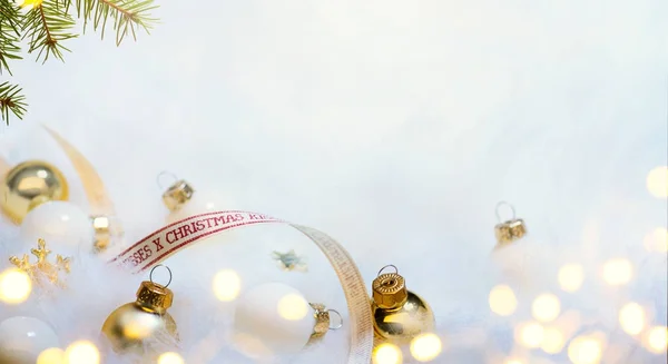 Karácsonyi kártya háttérrel, karácsonyfa és a nyaralás dekoráció — Stock Fotó