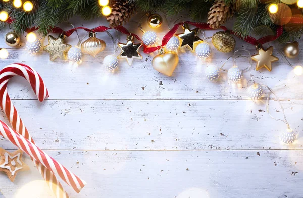 Weihnachtskomposition auf hölzernem Hintergrund; weihnachten t — Stockfoto