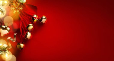 Noel kartı arka plan; Noel ağacı süsle kırmızı sırt