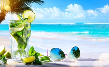 Sanat Yaz tropik sahil şarap bar; Mojito kokteyl içki