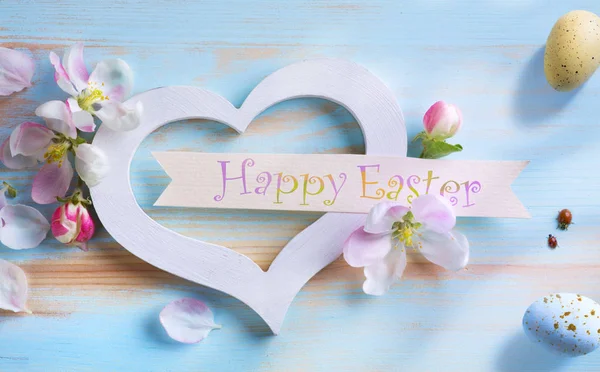 Arte feliz Páscoa; fundo de Páscoa com ovos de Páscoa e primavera — Fotografia de Stock
