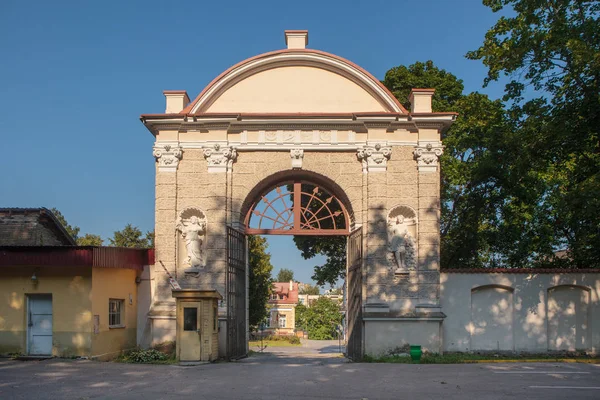 Ornate gates of Sapieha park, Vilnius, Lithuania — Stock Photo, Image