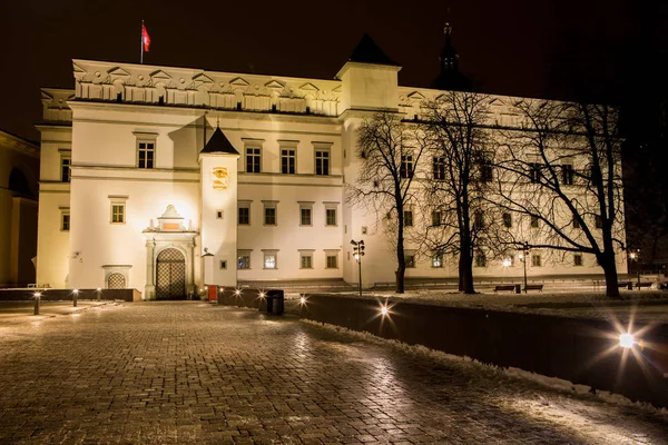 Vista notturna del Palazzo dei Granduchi di Lituania — Foto Stock
