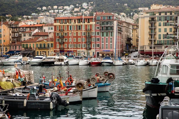 Barcos no porto de Nice, no sudeste da França — Fotografia de Stock