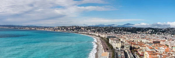 De kust van Nice met Promenade des Anglais — Stockfoto