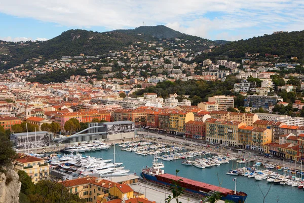 Luftutsikt over havnen i Nice og Luxury Yachts – stockfoto