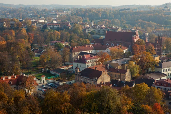 Cityscape de Vilnius cidade velha no outono — Fotografia de Stock