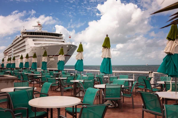 Cruise ship docked in Key West, Florida — Stock Photo, Image