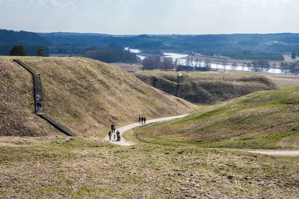 Hügelhügel in der historischen litauischen Hauptstadt — Stockfoto