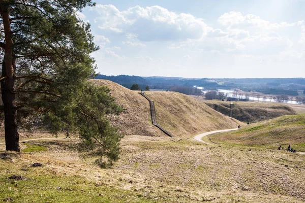 Litvanya tarihi sermaye Kernave tepelerde Höyük — Stok fotoğraf