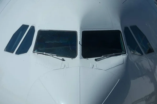 Close-Up Nézd repülőgép orr-repülőtér — Stock Fotó