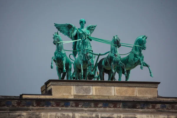 Scultura in bronzo Victoria, la dea romana della vittoria — Foto Stock