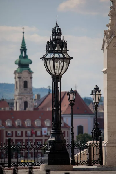 Lampy uliczne w centrum miasta Budapeszt, Węgry — Zdjęcie stockowe