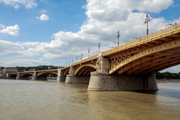 玛格丽特桥横跨多瑙河 — 图库照片