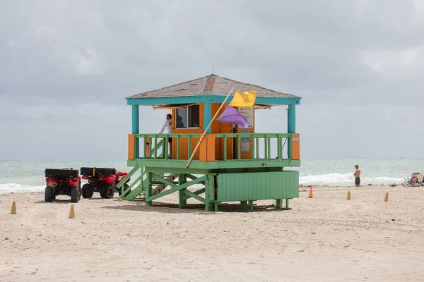 Colorida torre de salvavidas en South Beach — Foto de Stock