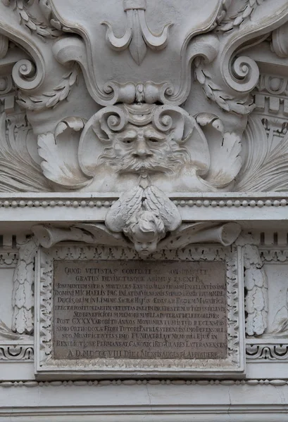 Detail van de kerk van St. Peter en St. Paul, Vilnius, Lithuan — Stockfoto