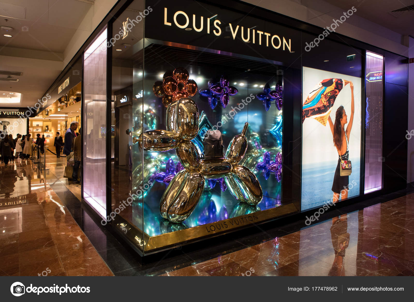 Showcase of famous designer bag brand Louis Vuitton – Stock Editorial Photo  © Birute #177478962