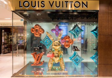 Ünlü tasarımcı çanta markası Louis Vuitton, vitrin