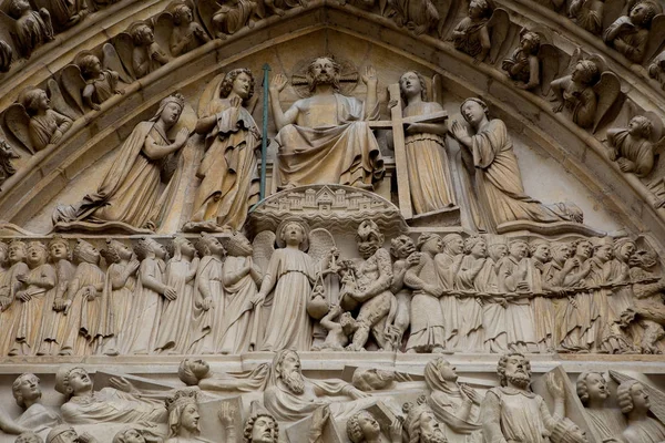 Detalj av ingången till Notre Dame i Paris, Frankrike — Stockfoto