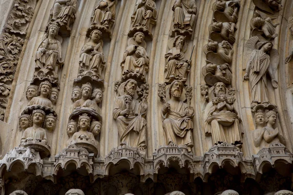 Detalj av ingången till Notre Dame i Paris, Frankrike — Stockfoto