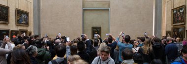 Mona Lisa portre Louvre Müzesi'nde