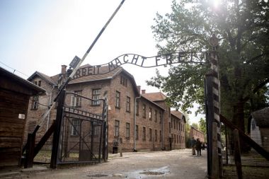 Auschwitz toplama kampı