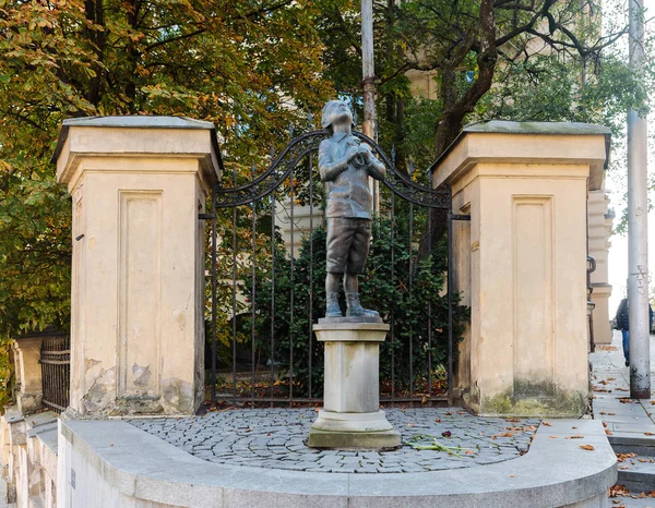 Ρομέν Γκαρί άγαλμα — Φωτογραφία Αρχείου