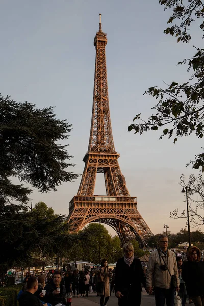 Eiffel Tower in the evening — Stock Photo, Image