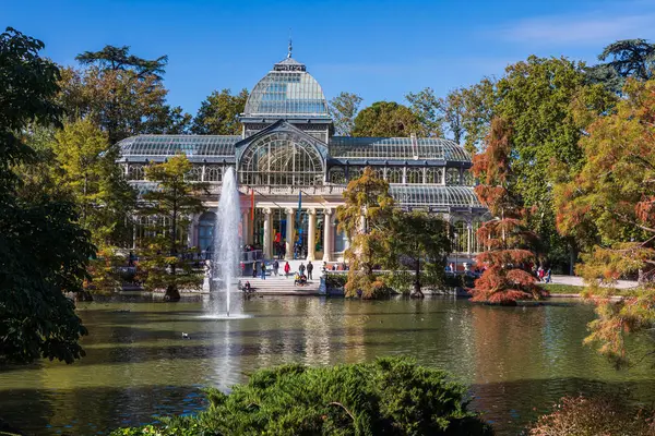 Парк Buen Retiro в Мадриде, Испания — стоковое фото