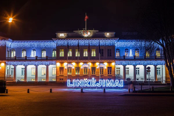 Nacht uitzicht van het presidentieel paleis in Vilnius — Stockfoto