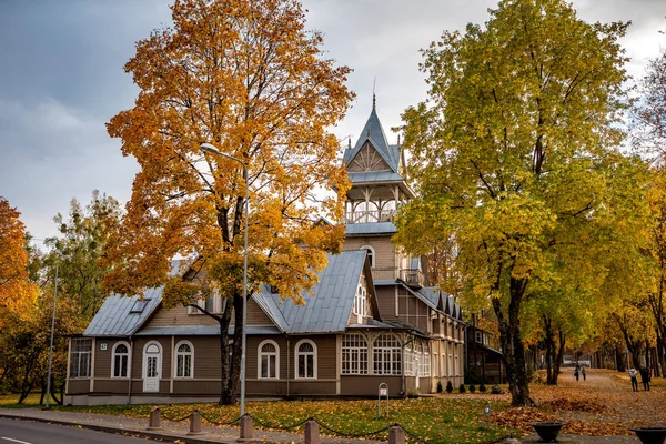 Historic wooden villa in Druskininkai resort, Lithuania — Stock Photo, Image