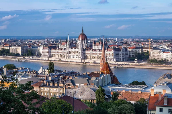 Edificio del Parlamento húngaro, Budapest, Hungría — Foto de Stock