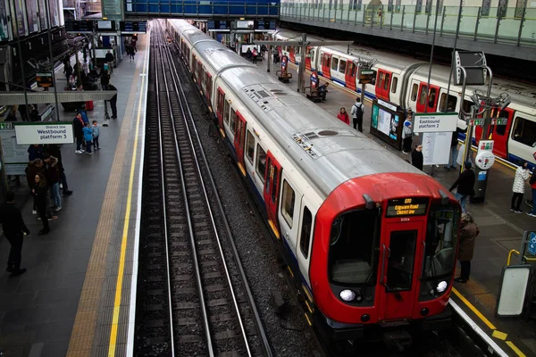Londen metrostation van Earls Court — Stockfoto