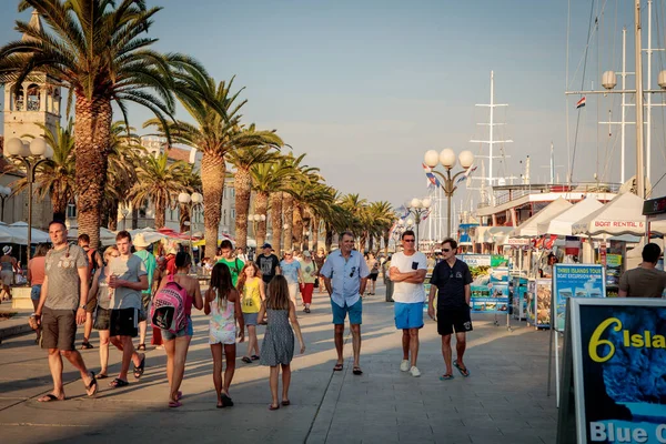 Promenade von Trogir, Kroatien — Stockfoto