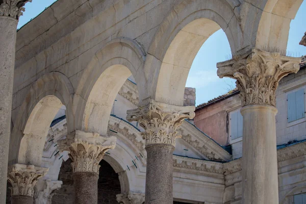 Dettagli architettonici del Palazzo di Diocleziano — Foto Stock