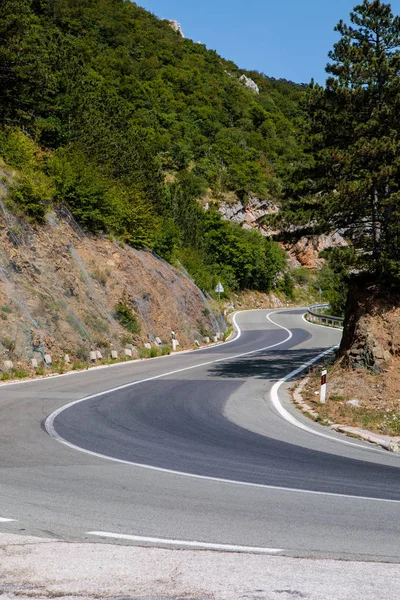 Strada curva in montagna — Foto Stock