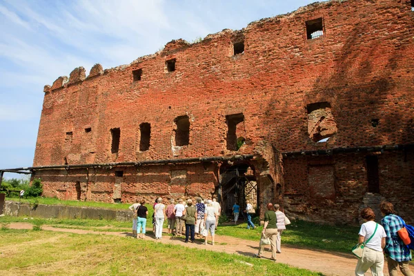 Neman Rusland Juni 2019 Toeristen Kijken Zich Heen Naar Ruïnes — Stockfoto